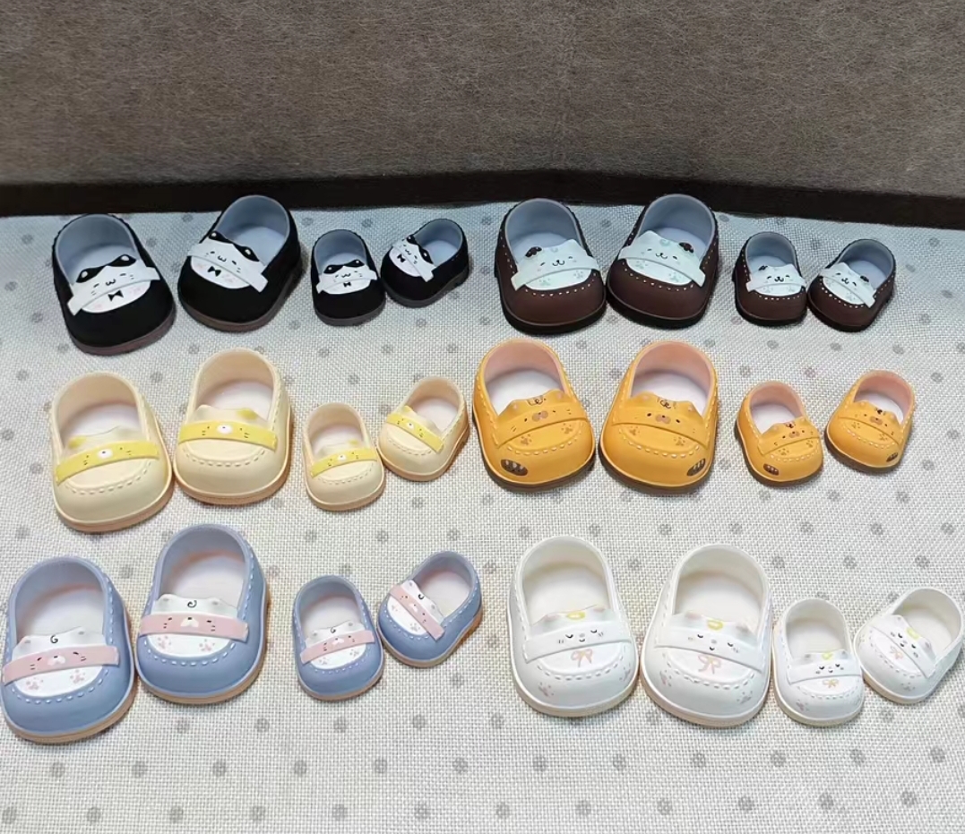 yojung_bo's tweet photo. [시엔위] 유니폼 신발 10&20 수요조사
https://t.co/3nZSLlEoHU

와모님께서 직접 색칠부터 파츠를 붙여서 수제작으로 완제품을 만들어주시는 수제 신발입니다! 옵션이 굉장히 다양하기 때문에, 어떤 제품을 먼저 진행할 지에 대해 간단하게 수요조사 하고자 올렸어요. 내일까지 확인 후, 더 많은 투표가 된 제품을 진행하고자 합니다. 자세한 내용은 폼 참고해 주세요😊