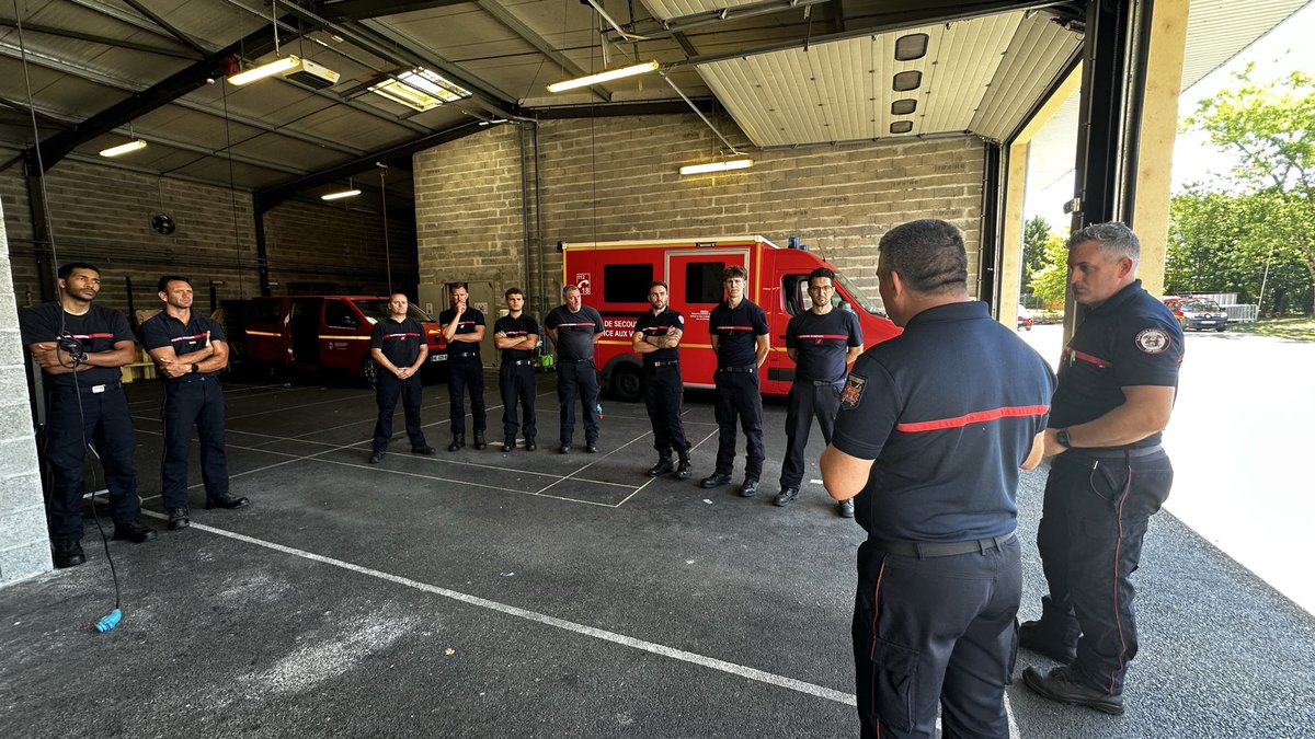 sdis47's tweet photo. Départ d’un demi‑GIFF du SDIS 47 vers Port Lauragais pour rejoindre le SDIS 64 et renforcer la colonne Écho engagée sur les feux de forêts dans l’Hérault et l’Aude.
#sdis47 #fdf
GIFF Colonne_Echo https://t.co/CN9BT2fORC