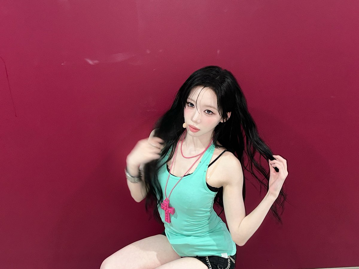 abluehye's tweet photo. 민트색이 이렇게 찰떡인 사람… 1주차 홍혜주💙 https://t.co/wTa8vA533U
