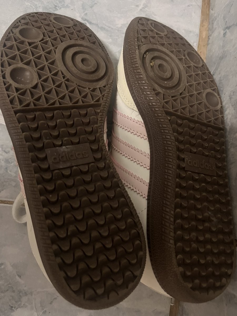 mememem15345661's tweet photo. Adidas samba pk ไซส์ 38/23.5cm
ราคา 250-
ขาวชมพู สภาพดี ซอฟเดิม พื้นเต็ม 
#ส่งต่อรองเท้า #ส่งต่อเครื่องสำอางค์ #ส่งต่อรองเท้ามือสอง #ส่งต่อเสื้อผ้ามือสอง #รองเท้ามือสองสภาพดี https://t.co/604Su1lr8c