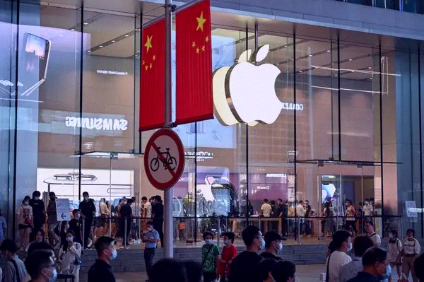 Tweetie724's tweet photo. Apple $AAPL is talking with two Chinese chip makers who are on the Pentagon's blacklist to buy memory chips. They're trying to deal with the global chip shortage - Bloomberg 🇨🇳 https://t.co/cJZ7gqCegB