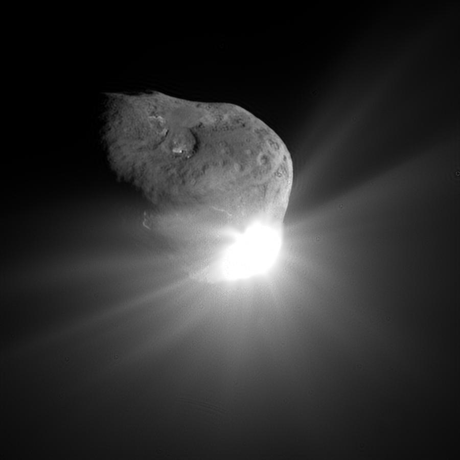 宇宙】21年前の今日、2005年7月4日、アメリカの彗星探査機ディープ