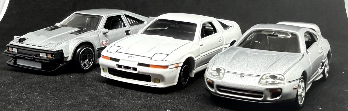 ホットウィールとトミカプレミアムの 「スープラ」 60、70、80と印象に