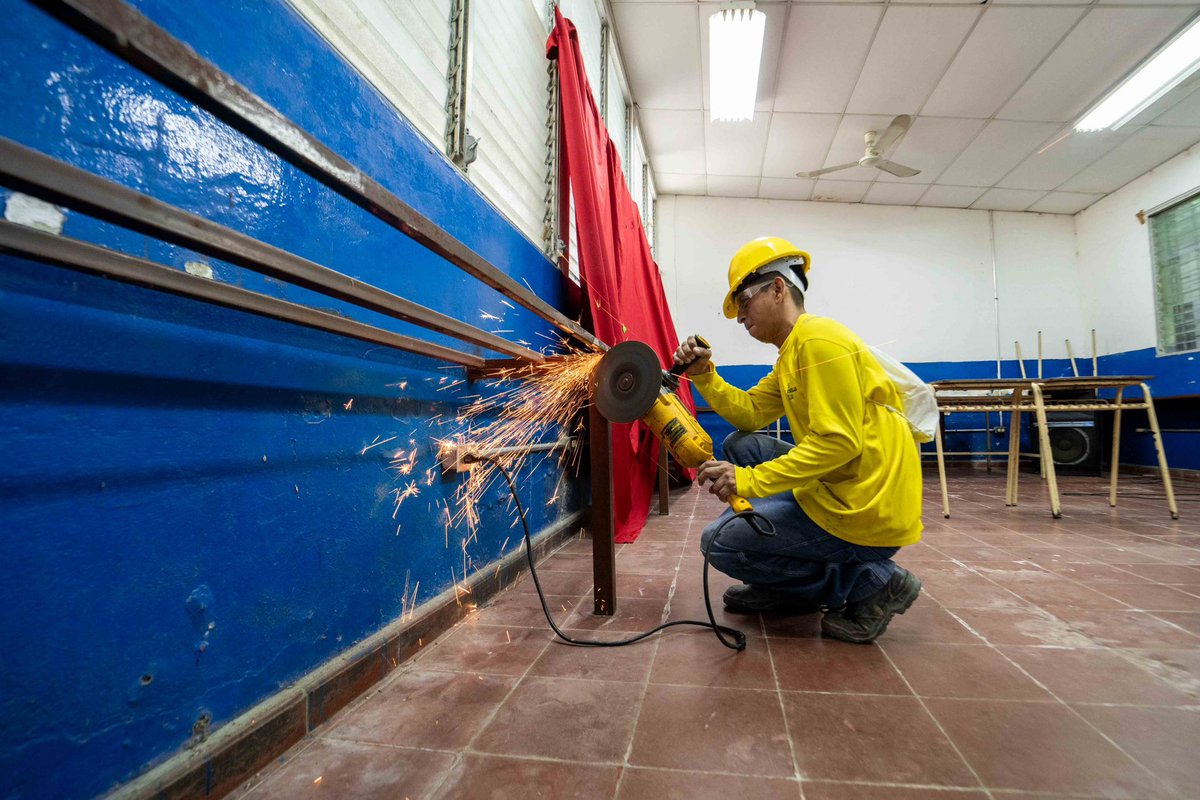 EdgardoMulatoSV's tweet photo. Con #DosEscuelasXDía, seguimos llevando infraestructura moderna, segura y equipada para que cada estudiante tenga las condiciones que merece

Escuela #813
Centro Escolar San Marcos
San Marcos, San Salvador Sur

Estudiantes a beneficiar
109
Nivel educativo
Parvularia a Básica

Escuela #814
Centro Escolar Cantón San José Aguacatitán
San Marcos, San Salvador Sur

Estudiantes a beneficiar
88
Nivel educativo
Parvularia a Básica