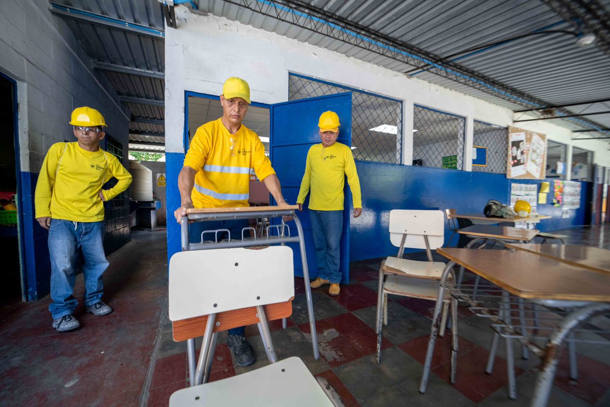 EdgardoMulatoSV's tweet photo. Con #DosEscuelasXDía, seguimos llevando infraestructura moderna, segura y equipada para que cada estudiante tenga las condiciones que merece

Escuela #813
Centro Escolar San Marcos
San Marcos, San Salvador Sur

Estudiantes a beneficiar
109
Nivel educativo
Parvularia a Básica

Escuela #814
Centro Escolar Cantón San José Aguacatitán
San Marcos, San Salvador Sur

Estudiantes a beneficiar
88
Nivel educativo
Parvularia a Básica