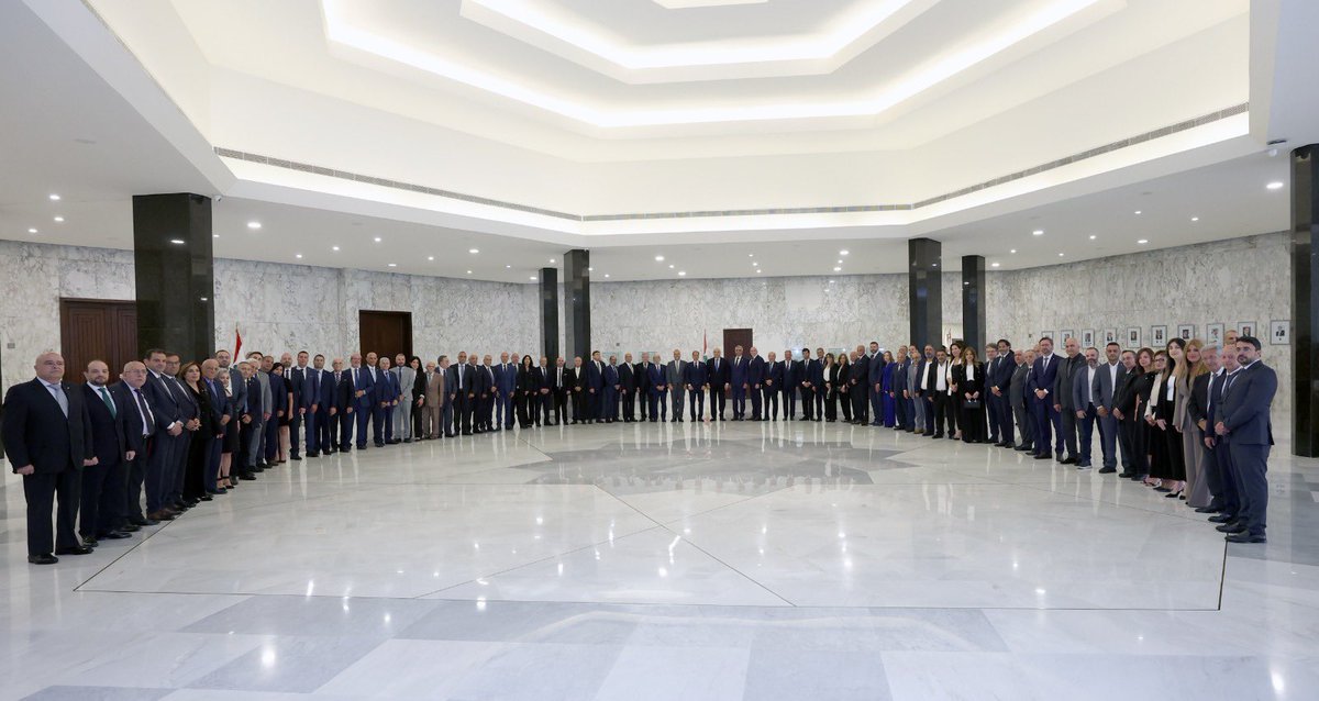 samygemayel's tweet photo. لقاء رئيس الجمهورية جوزاف عون في بعبدا على رأس وفد من كتلة الكتائب النيابية والمكتب السياسي والمجلس المركزي الكتائبيّين: ما ينص عليه اتفاق الاطار هو تطبيق للقانون والدستور ومن ينتقده هدفه إبقاء لبنان قاعدة عسكرية بيد إيران. https://t.co/sH6VGqmD9J