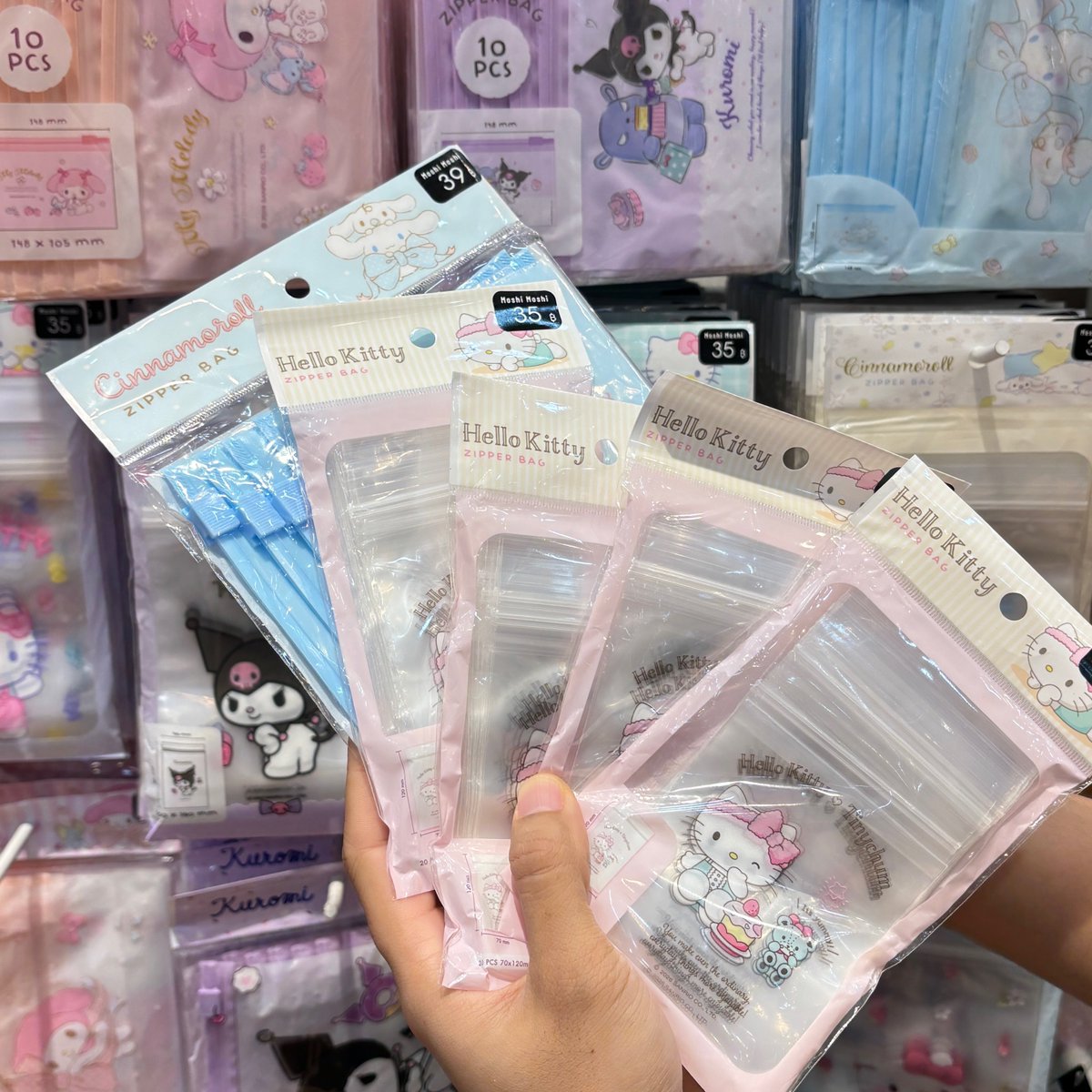 skybluenoni's tweet photo. โมชิทำถึงอีกแล้วววว 
ชอบมากสาย giveaway ที่ชอบแพ็กของไปแจกหน้าคอนน้องเป็นถุงชิปล็อคเอาไว้ใส่พวกของแจก น่ารักมาก ราคายิ่งน่ารักเข้าไปอีก🥺🎀🙌🏻⭐️💕 https://t.co/Zqh1ITHEGU