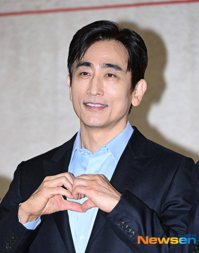 tang__kira's tweet photo. Cha Inpyo bilang hadiah terbesar dari drama Love in Your Embrace (1994) itu istrinya, Shin Aera.

Dalam semalam, Cha Inpyo mendapat banyak popularitas dan jadi bintang. Tapi lebih penting dari itu, Cha INpyo menemukan pasangan hidup. CHa Inpyo menikah dengan female lead drama itu, Shin Aera. Itu adalah pengalaman yang merubah hidupnya. Sudah 31 tahun sejak ia menikah, waktu benar-benar berlalu begitu cepat.

https://t.co/dkBjmRyBD9
