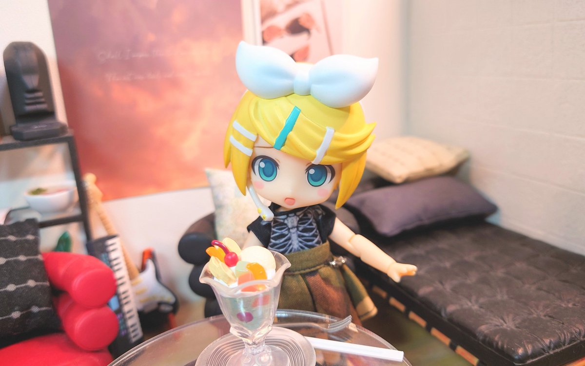 tomoe0626's tweet photo. #深夜のねんどろ撮影６０分一本勝負
7/2【ぎもん】ふらいんぐ

美味しいものはなんで
すぐなくなっちゃうのかなー？
っていうリンちゃん https://t.co/y149Imnbru