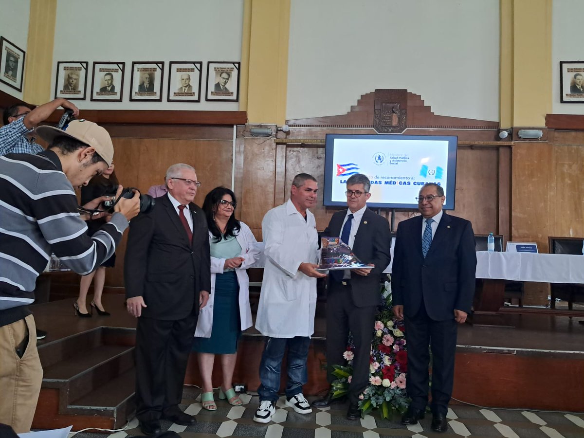 LOURDESTER35262's tweet photo. Sembramos salud donde más se necesita.
Esa es nuestra mayor misión.
#CubaPorLaSalud #BMCGuatemala 
#CubaCoopera https://t.co/6ivJy4vWdL