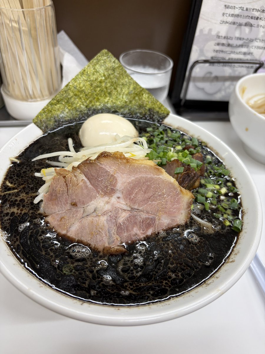koaze_tipy's tweet photo. ぶたまるき。
原点。ラーメンを好きになったのはなんつっ亭からだった。
合掌🙏 https://t.co/6xJVHRyAAh