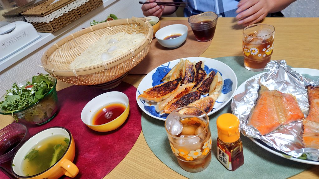 aym874's tweet photo. 2026/07/03

お昼🍴🌞
・ミートソースパスタ
いざ食べようと思ったら、麺多かったから、旦那に食べるかって聞いたら、食べる!っていうから譲渡したのに、残されて凹。それなら綺麗なうちに保存容器入れたのに🫠

夜🐑🌙
・そうめん はやり中 https://t.co/tKQ9j6a27W