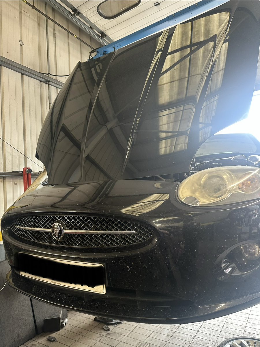 BrakeSvceWorld's tweet photo. Jaguar XK in for two Michelin tyres, a replacement front shock absorber and front brake pads 🐆🔧

Grip, control and stopping power — all key to keeping your car safe and enjoyable to drive.

https://t.co/BnM32GMhXf

#brakeandserviceworld #JaguarXK #Tyres https://t.co/UU7BdGQExo