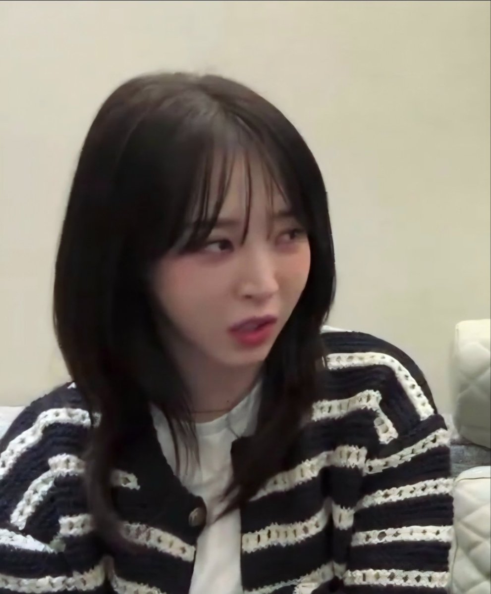 jyaenemallyeo's tweet photo. 보통 내가 사랑하는 문썭의 무드가 이런 식임

언니, 우리 그만 싸우자
애기한테 안좋을 것 같아

                                                        애기? 무슨 애기?

 나 https://t.co/UE5JpYrOh7