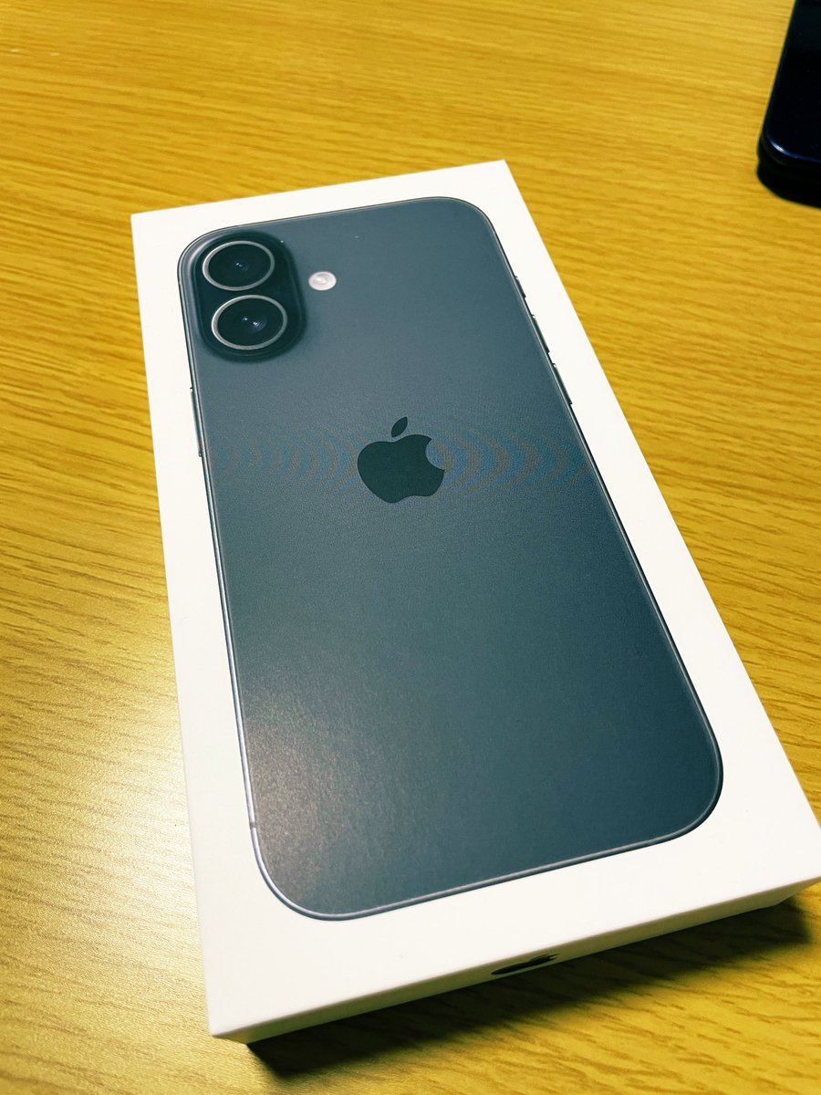 _Cabbage_Taro's tweet photo. iPhone12miniからやっと機種変
5.4インチ→6.3インチ……手に合わず
落としてしまう自信しかねぇや🤣 https://t.co/URkCr9QgCb