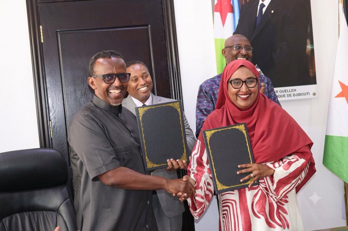 Mitfops's tweet photo. Le Ministre du Travail @YonisAliGuedi  et le Ministre de l'Education Moustapha M. Mahamoud ont présidé la signature d'une convention de partenariat entre le l'ANEFIP, l'INAP et le CFEN

Synergie institutionnelle et mutualisation des expertises pour la valorisation des compétences https://t.co/mdtrE6vgrD