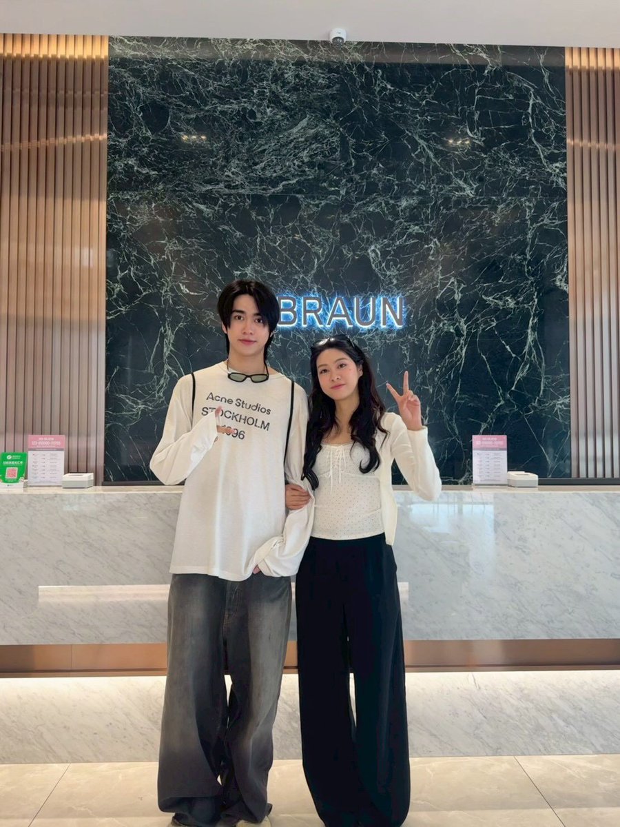 SG_F_SG's tweet photo. เมื่อเรามีเวลาว่างเราเลือกที่จะ 
กลับบ้านไปเรียนขับรถ ❌️❌️❌
บินไปเสริมหล่อที่เกาหลี ✅️✅️✅️✅️✅️✅️ https://t.co/H34NzzlAmw