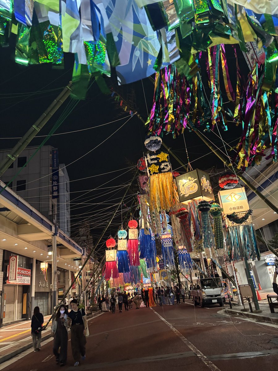 bell_tanabata's tweet photo. 無事作業終わりました！！！
（圧倒的な速さ！！！）
明日から3日間みんなで七夕🎋まつり楽しみましょう！

#湘南ひらつか七夕まつり
#bellmare https://t.co/J0oMKveFxK
