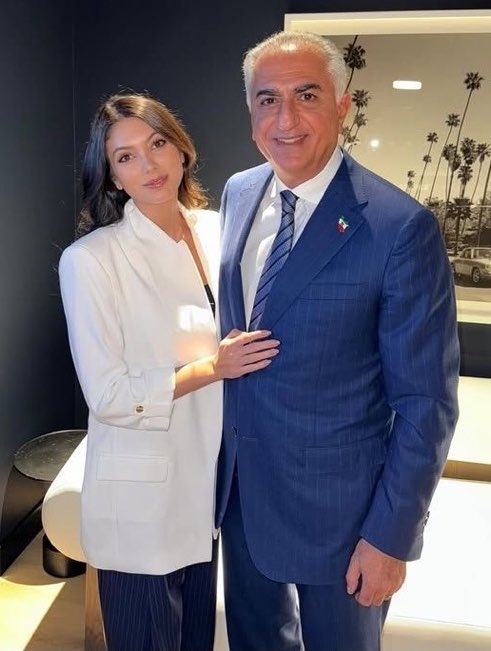 Bekhoda5's tweet photo. بازگشت پهلوی،بازگشت اعتبار جهانی ایران است
#KingRezaPahlavi‌ https://t.co/yZU8dfqlgC