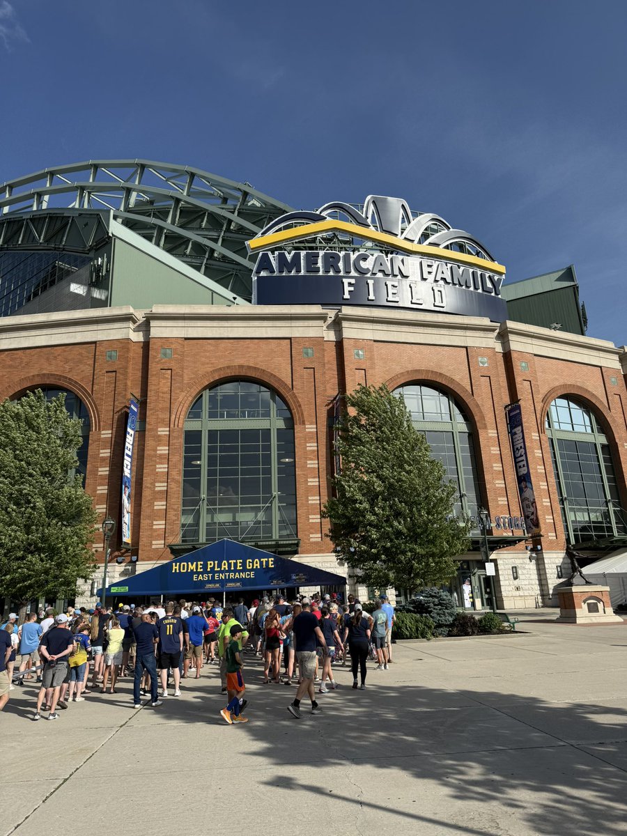 RobbyTC_'s tweet photo. 📍 American Family Field - Milwaukee, WI https://t.co/IRPqutmDhN
