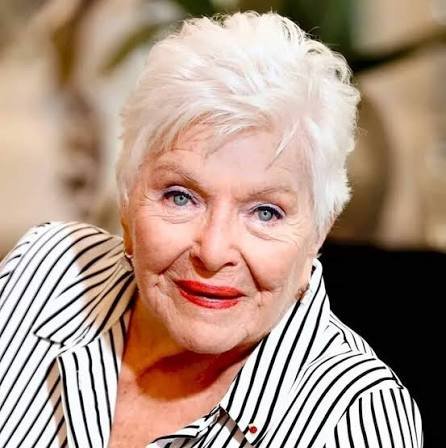 People_RoomOff's tweet photo. Line Renaud fête ses 98 ans aujourd'hui. Souhaitons lui un Joyeux Anniversaire ! 🎉

#LineRenaud #Info #Anniversaire #Actrice #People #Médias https://t.co/AeWRspYx4a