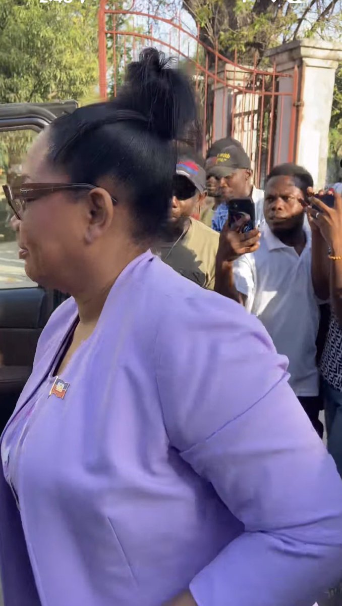 JoudaKreyol's tweet photo. Minis Kondisyon Fanm ak Dwa Fanm nan madam Pedrica Saint Jean, rive nan depatman Grandans peyia espesyalman nan vil Jeremi , kote’l te genyen pou’l patisipe nan seremoni inogirasyon Kay Fanm Grandans, yon espas ki fèt pou ofri fanm yo sipò, akonpayman ak divès sèvis https://t.co/RAqi3VeU8l