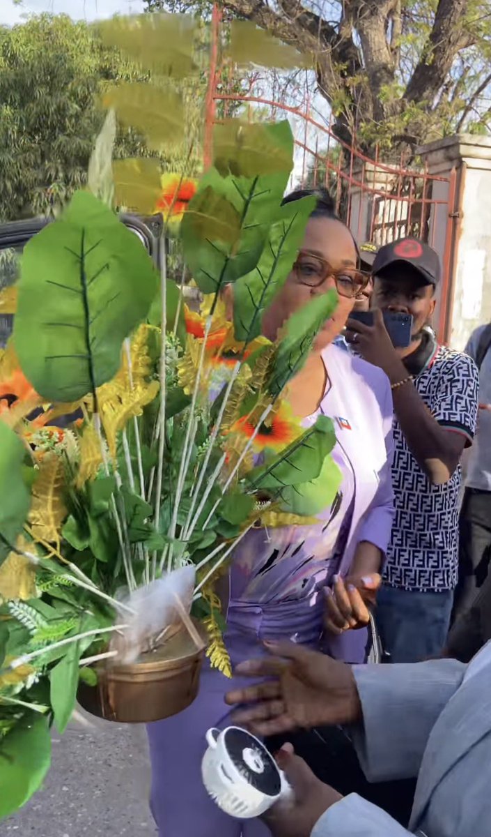 JoudaKreyol's tweet photo. Minis Kondisyon Fanm ak Dwa Fanm nan madam Pedrica Saint Jean, rive nan depatman Grandans peyia espesyalman nan vil Jeremi , kote’l te genyen pou’l patisipe nan seremoni inogirasyon Kay Fanm Grandans, yon espas ki fèt pou ofri fanm yo sipò, akonpayman ak divès sèvis https://t.co/RAqi3VeU8l