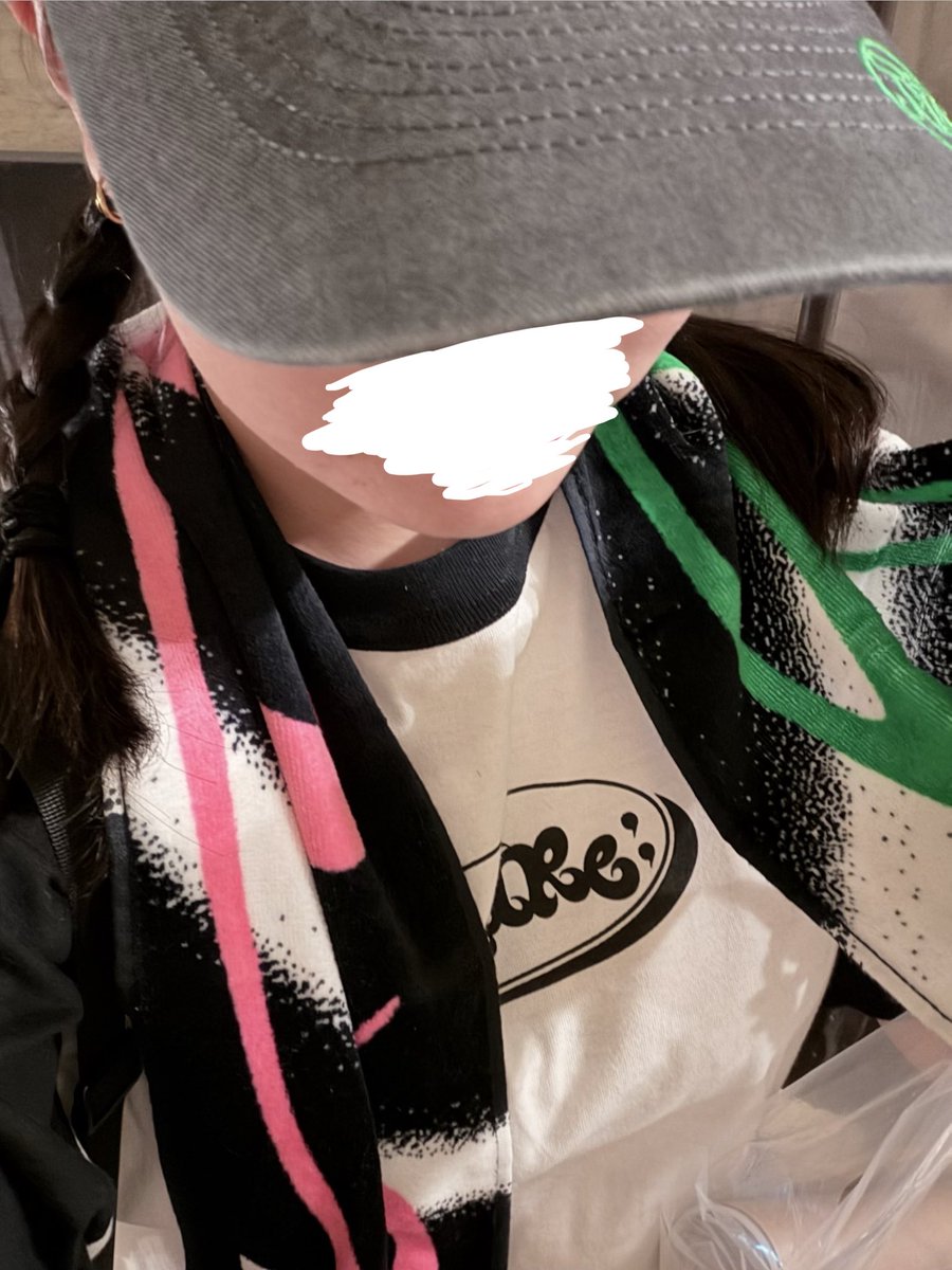 htr_0510's tweet photo. #OddRe:のライブ楽しすぎた✨
SOIさんの煽りと語りカッコ良すぎ！ギター抱きしめてるの可愛いかった😂💕
AirAちゃんの歌唱力半端ない！アレンジも痺れた！かっこいいのに可愛い🫨💕
ｻﾀﾞちゃんそんな楽器も弾けるの！？弾いてる時の表情とか動きが可愛い！😳💕
可愛い人たちだったまたライブ行くぞ！ https://t.co/NzVinzgpyP