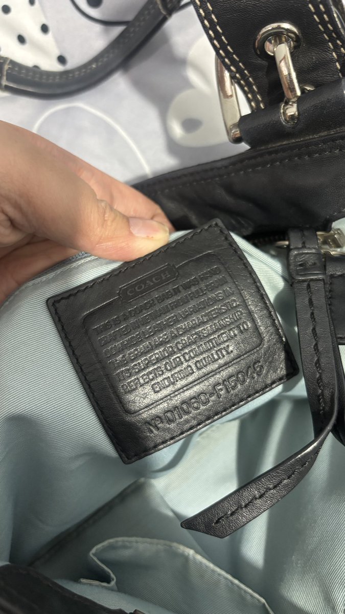chasnights's tweet photo. For Saleee! 

WTS Coach Vintage✨

Coach Soho Pleated Hobo Bag 

Bisa oyen yaa guyss, dan harganya under 1 mio hihii😘✨
Hit me up yaa!🫶🏻

#coach #coachvintage #wts #WTS #coachbags #coc #wtsbag https://t.co/s17WGtWsv9