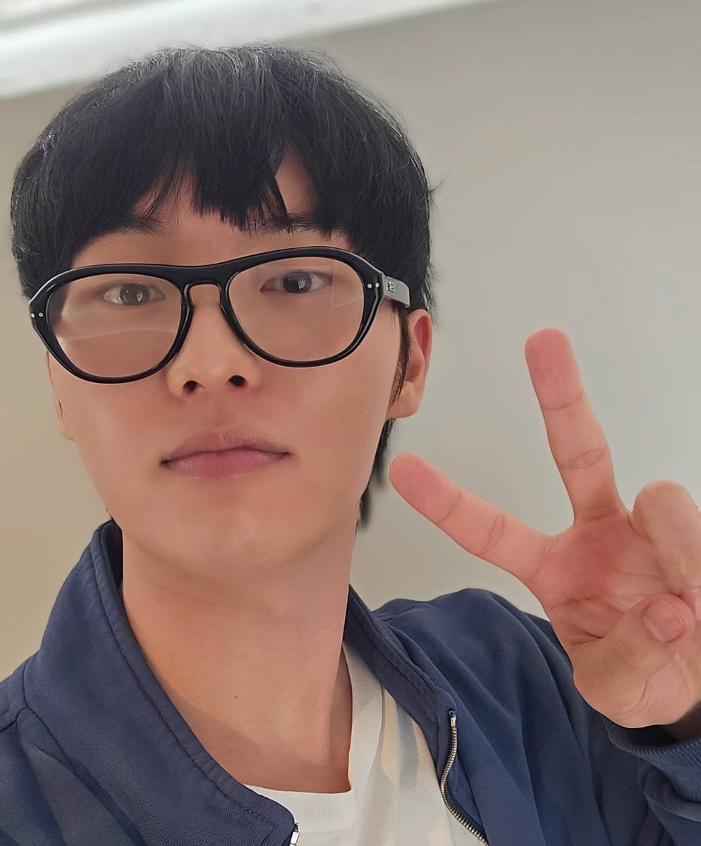 깜 tweet media