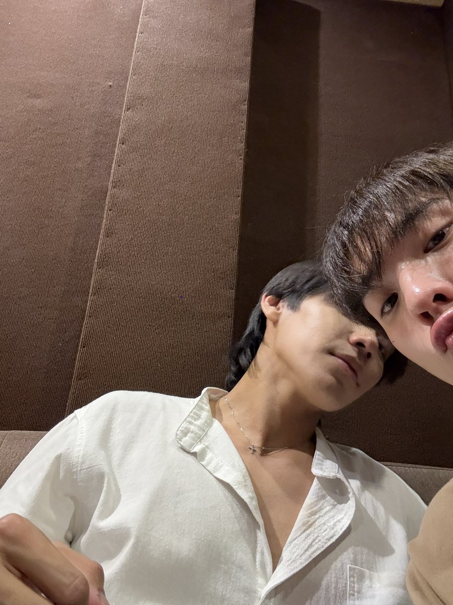 oattrttt's tweet photo. ทุกคนว่ากัปตันเยอะๆได้เพราะผิดจริง แต่อย่าว่าตาเงินเยอะนะ ชีกลัว ล่าสุดมาฟ้องว่าโดนรุมด่ามากกว่า 4ล้านข้อความแร้ว กลัวชีหนีกลับเข้าป่าอีก🥹🤏🏻

#THUNWA_ไม่ใช่เรื่องถนัด https://t.co/Ynnn9l6nJV