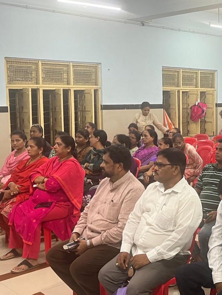 aboli_khadye's tweet photo. SIR प्रक्रियेच्या प्रभावी अंमलबजावणीसाठी BLA पदाधिकाऱ्यांची बैठक संपन्न. आवश्यक नियोजन, मतदार नोंदणी, कागदपत्रांची पूर्तता आणि बूथस्तरीय जबाबदाऱ्यांबाबत सविस्तर मार्गदर्शन करण्यात आले. https://t.co/uLBbokAMl7