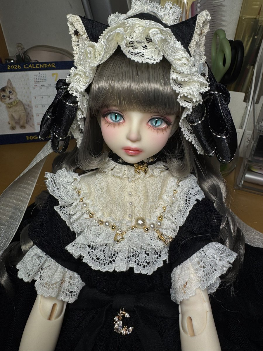 ayanon6822's tweet photo. メイク可愛くてどタイプです❣️
初のピンクスキン、血色感があってかわいいなぁ
付属のアイもありましたがとりあえず準備しておいた猫目を付けました、これ気に入ったからもう1つ欲しい(><)✨
#myoudoll #黒猫zuzana https://t.co/9tGJzOONf7