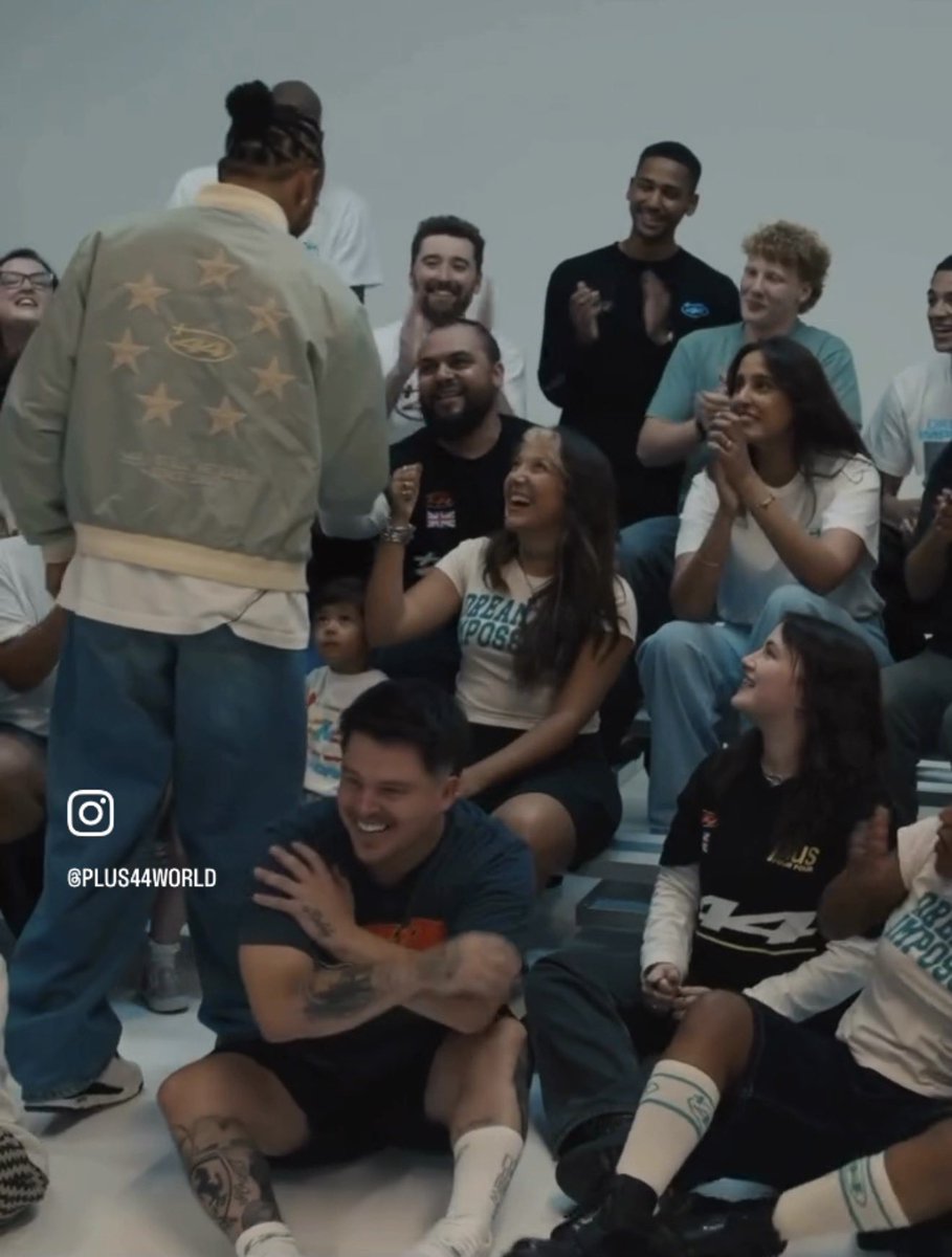 fortifoursi's tweet photo. Big up @LewisHamilton man. Shooting the campaign for the +44 Silverstone drop was an unbelievable experience &amp; meeting Team LH from all over was so crazy as well, genuinely the best community ✊🏽 chatting with Lewis for a good few minutes was unreal 😭 he’s a proper legend 🙏🏽 https://t.co/yxKanGziE9