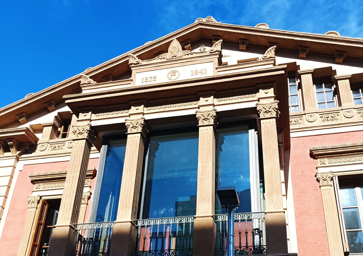 lasagrerina's tweet photo. 🚨 Indignació al Casal de Barri Torre de la Sagrera. Fa gairebé 4 mesos que l'únic ascensor està espatllat, deixant dues plantes inaccessibles i obligant a suspendre activitats. Usuaris amb mobilitat reduïda i famílies amb nadons, els més perjudicats.

https://t.co/Jssk7pyo5p https://t.co/Zh2juW4BeO