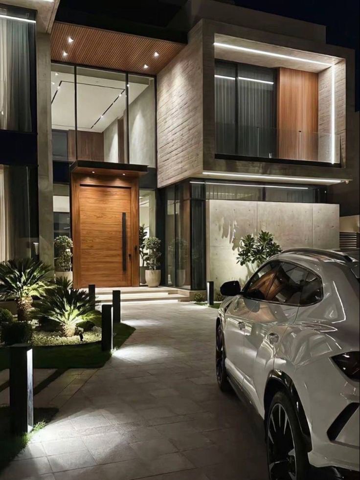 theaudacitcs's tweet photo. Thu, 2 July

My car came to a stop in front of a modern contemporary house. It had been a year and a half since I last set foot here. This was the home Aubrey and I had built together. Back then, I belonged here. 𝙏𝙤𝙙𝙖𝙮, 𝙄 𝙬𝙖𝙨 𝙟𝙪𝙨𝙩 𝙖 𝙜𝙪𝙚𝙨𝙩. https://t.co/GvUf8sUMUM