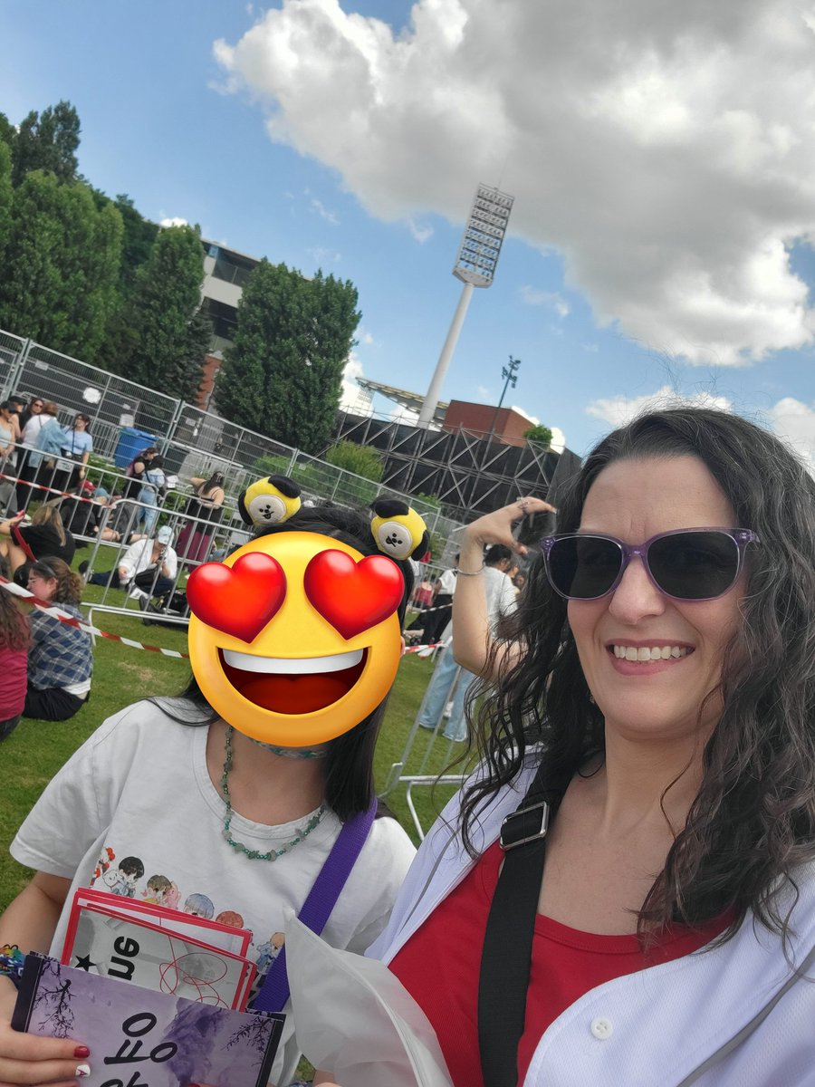 kitkatkm22's tweet photo. My entire body hurts and I'm exhausted, but again so worth it.  Just got home from Brussels and wish we could have gone for round 2! Our "cheap" seats were soooo good, benefit of a small stadium.  💜💜💜💜💜💜💜 https://t.co/ts7lFpZI0T