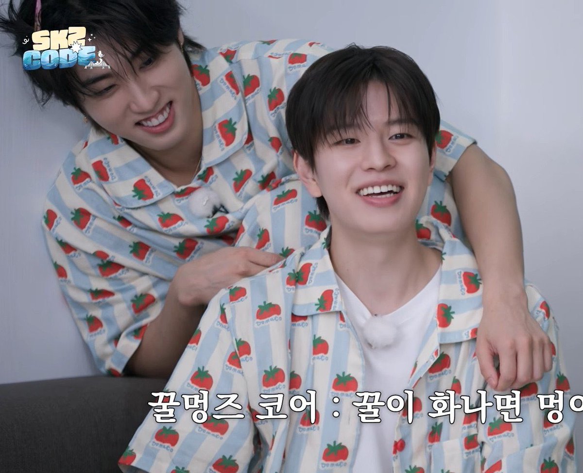 HANmagnitude's tweet photo. they both look so soft and comfy i’m 😔❤️ https://t.co/qmzCiz93cX