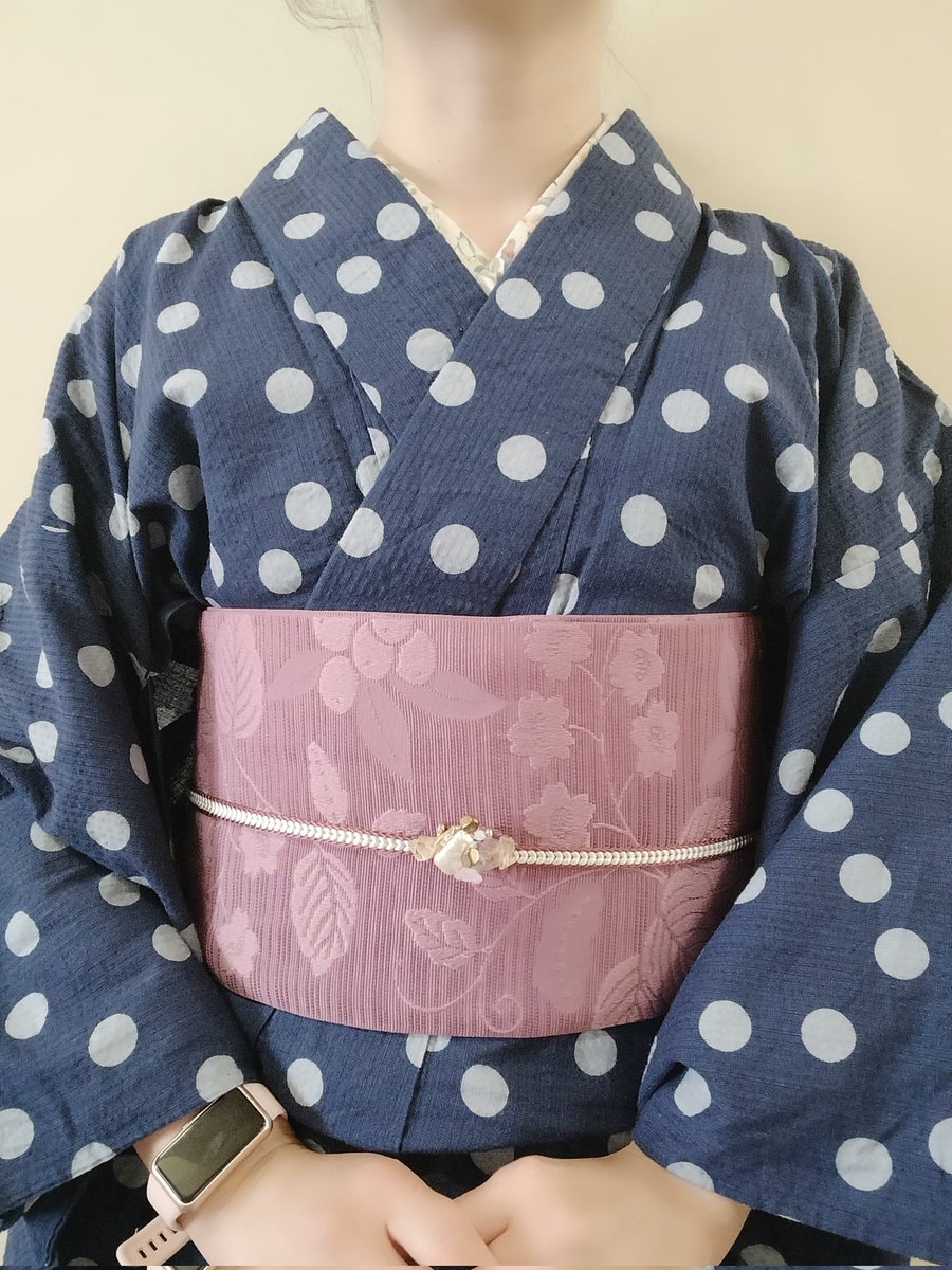 aya623ai's tweet photo. 6/20阿波しじらで紫陽花(2026-135)

和裁教室で仕立てた阿波しじら。
恋せよキモノ乙女でももちゃんが着てるのを見ていいなぁって水玉柄

長着：KIMONO MODAN
帯：tento
帯留：Cotona
うそつき衿：湖晴屋
足袋：ハレオビ×織さんのラベンダー

https://t.co/ZOKq30mbYp
#きものレシピ #あやカピコーデ https://t.co/tGXmzXuB19