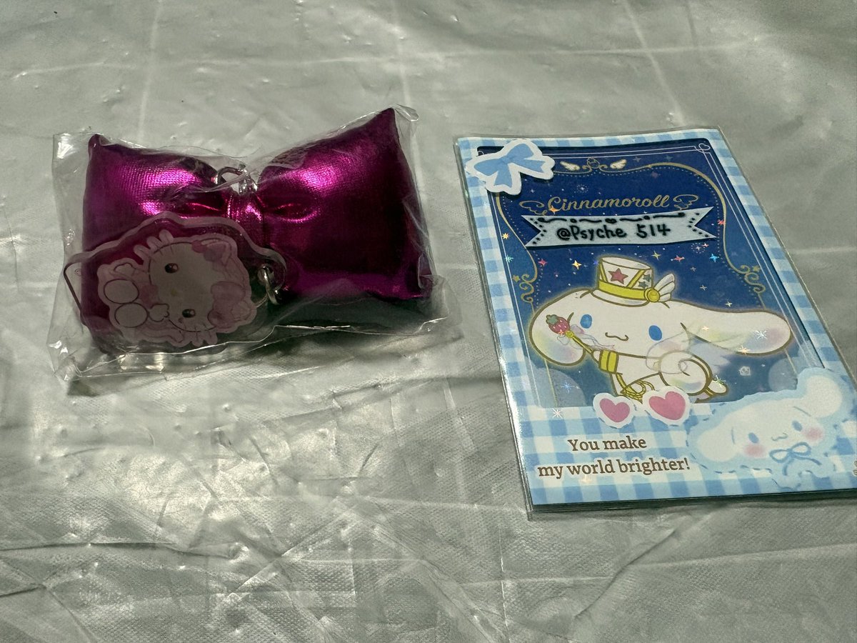 Psyche514's tweet photo. 【交換募集】
サンリオ　Sanrio カプセルトイ　ガチャ　クッションリボンチャーム

（譲）キティ

（求）シナモロール

郵送での交換希望
よろしくお願い致します https://t.co/NznUqlCdei