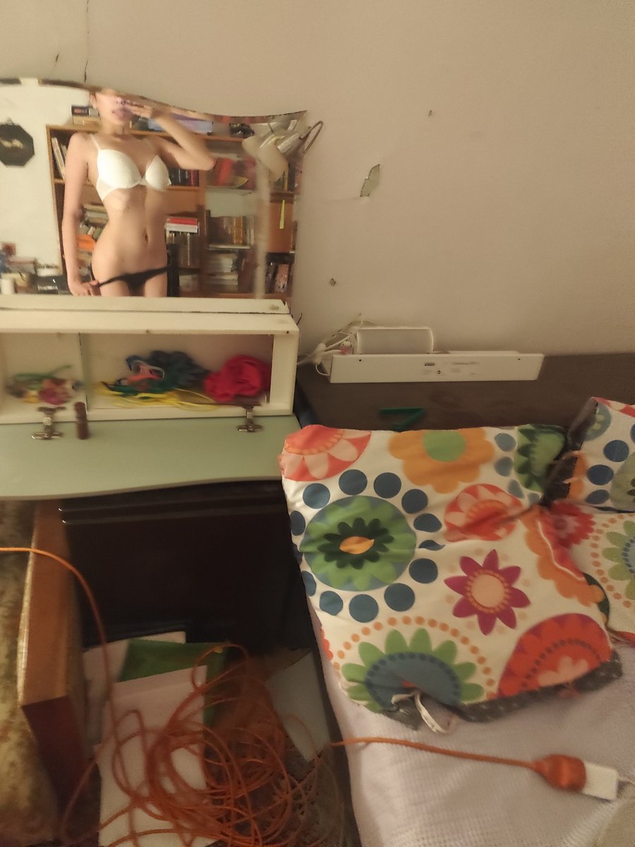 borrowed_warmth's tweet photo. Am I thinspo? #thinspo #thin #skinny #wl https://t.co/XsU7K6eIA2
