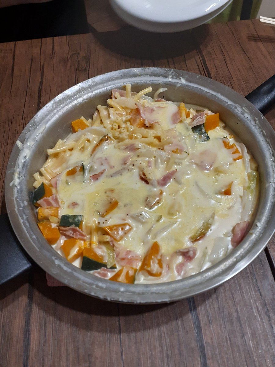 chiko07chan's tweet photo. お友達のお誕生日祝いに、皆でケーキを作りましたー😆♥️
グラタンも美味しかったです👍
なかなか品薄で食べられないミスドのもっちりんも初めて食べた～☺️ https://t.co/5P4W81gecc