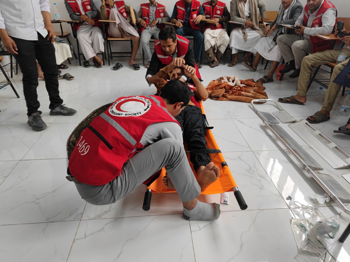 ICRC_ye's tweet photo. The #ICRC conducted a 3-day first aid training at the Health Institute in #Saada, equipping 20 trainees from Civil Defense and #YRCS Saada and Hajjah branches with essential life-saving skills to strengthen emergency response efforts. https://t.co/RpxyK9pcje