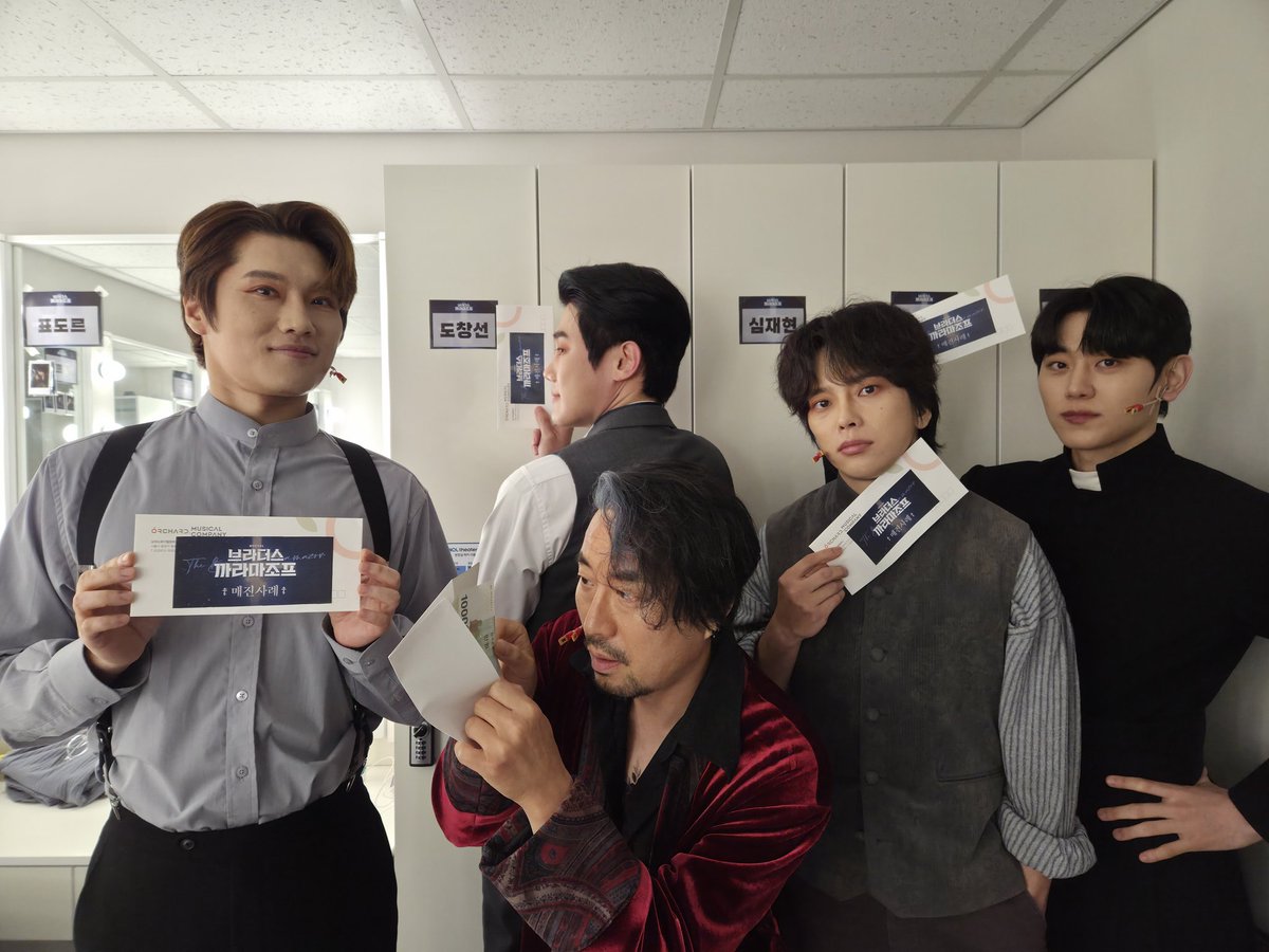 orchardmusical's tweet photo. 뮤지컬 #브라더스까라마조프

🥀전석 매진 만원 사례
관객 여러분의 성원에 힘입어 
7/2(목) 20시 공연이 매진되었습니다.
까라마조프가와 함께해 주신 관객 여러분들께 진심으로 감사드립니다.

우리 몸에 살고 있는 폭풍
𝐌𝐔𝐒𝐈𝐂𝐀𝐋 𝐁𝐑𝐎𝐓𝐇𝐄𝐑𝐒 𝐊𝐀𝐑𝐀𝐌𝐀𝐙𝐎𝐕
𝟐𝟎𝟐𝟔.𝟎𝟓.𝟏𝟐-𝟎𝟗.𝟎𝟔
NOL 씨어터 대학로 우리투자증권홀