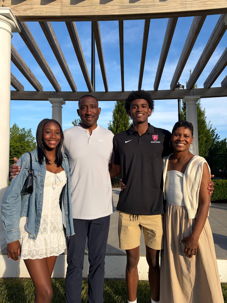 HarvardMBB's tweet photo. ☀️ Summer is off to a good start for our guys!

#GoCrimson #OneCrimson (1/4) https://t.co/bXd8aB0R25
