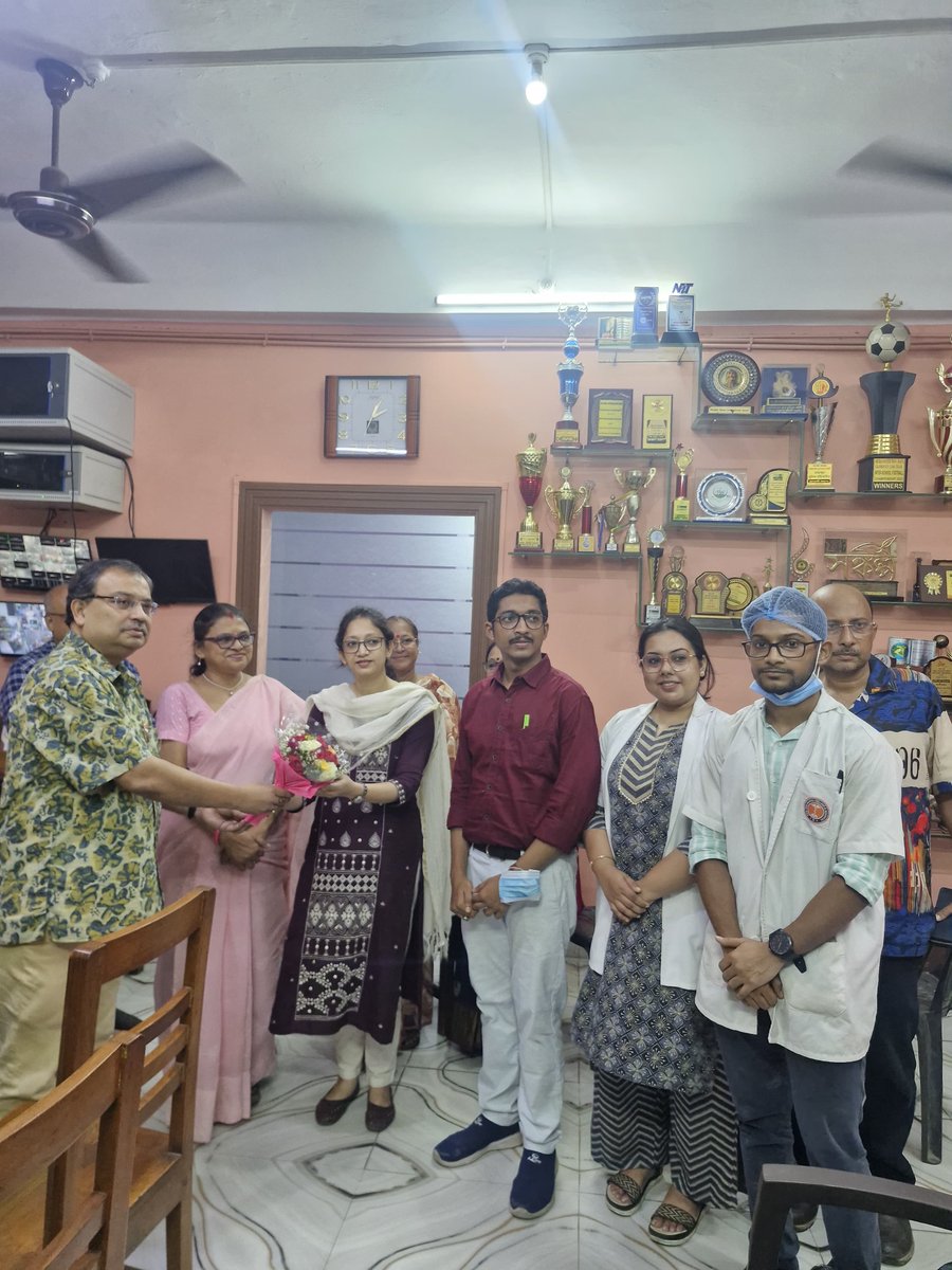 KunalGhoshAgain's tweet photo. চিকিৎসক দিবস উপলক্ষ্যে টাকী বয়েজ স্কুলের প্রাক্তনী 'টিব্যাক'-এর আয়োজনে 1 ও 2 জুলাই বয়েজ ও গার্লস দুই স্কুল মিলে স্বাস্থ্যপরীক্ষা শিবির। আজ বৃহস্পতিবার গেছিলাম। বাল্যবন্ধু ডাঃ অমরনাথ চক্রবর্তীকে সম্বর্ধনা হল। বিধায়ক হিসেবে প্রথমবার স্কুলে ঢুকলাম, সেজন্য স্মারক ও উপহার। ভালো লাগল। 'উইন্ডোজ' সংস্থার নতুন ছবির অডিশন চলছে বাচ্চাদের মধ্যে। জিনিয়ার সঙ্গে দেখা এবং আড্ডা হল।