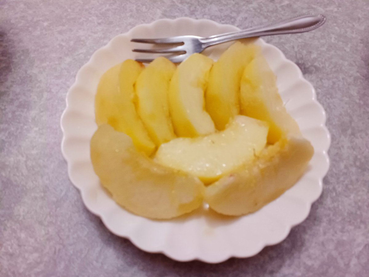ariswas27's tweet photo. はあああああ～この寝しなに桃がいただけるという幸せな夜に乾杯🍑✨
桃パワー注入したし、明日の仕事も頑張ってやるぜ💪 https://t.co/yY77mzeZmd