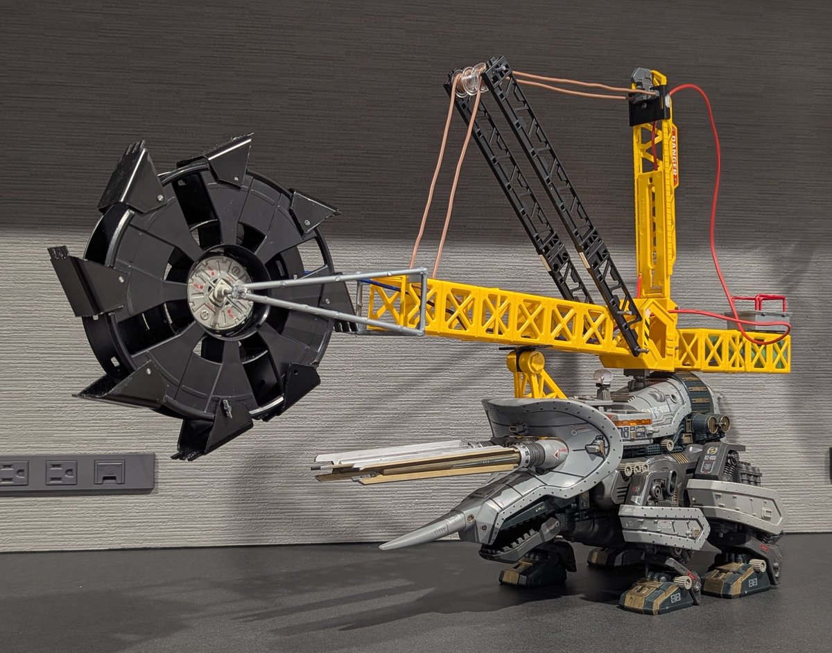 bettyhobby3425's tweet photo. 今日のはたらくマッドサンダー

ミシン用のボビンと導線、1/100フリーダムガンダムの股間を使ってワイヤー製作

#はたらくゾイド https://t.co/6dsKT29U4n