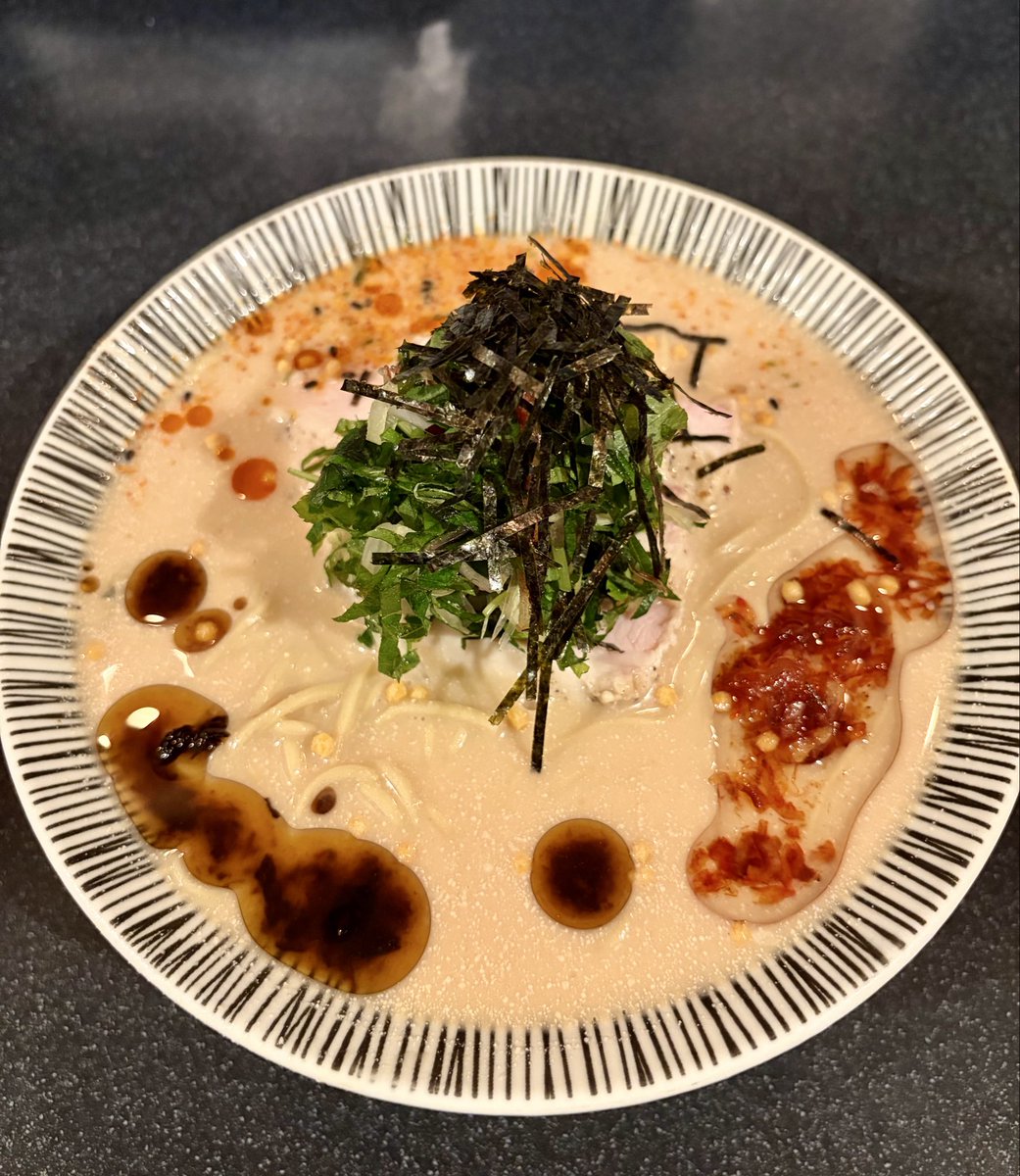 moshi_ao's tweet photo. 煮干しらーめん 田中にぼる🍜
冷やし胡桃味噌ラーメン

昼の試作胡桃味噌汁つけ麺が気になって夜行ったらなんと夜は冷やしラーメンだと！
冷やし大好きなので有難く頂きます😋
美味しい✨滑らかで薬味も良くて鶏チャーシューがしっとり柔らかで激うま！
すっきり爽快サラッと完飲😆暑い日はこれ！ https://t.co/X7hhSCmCQl
