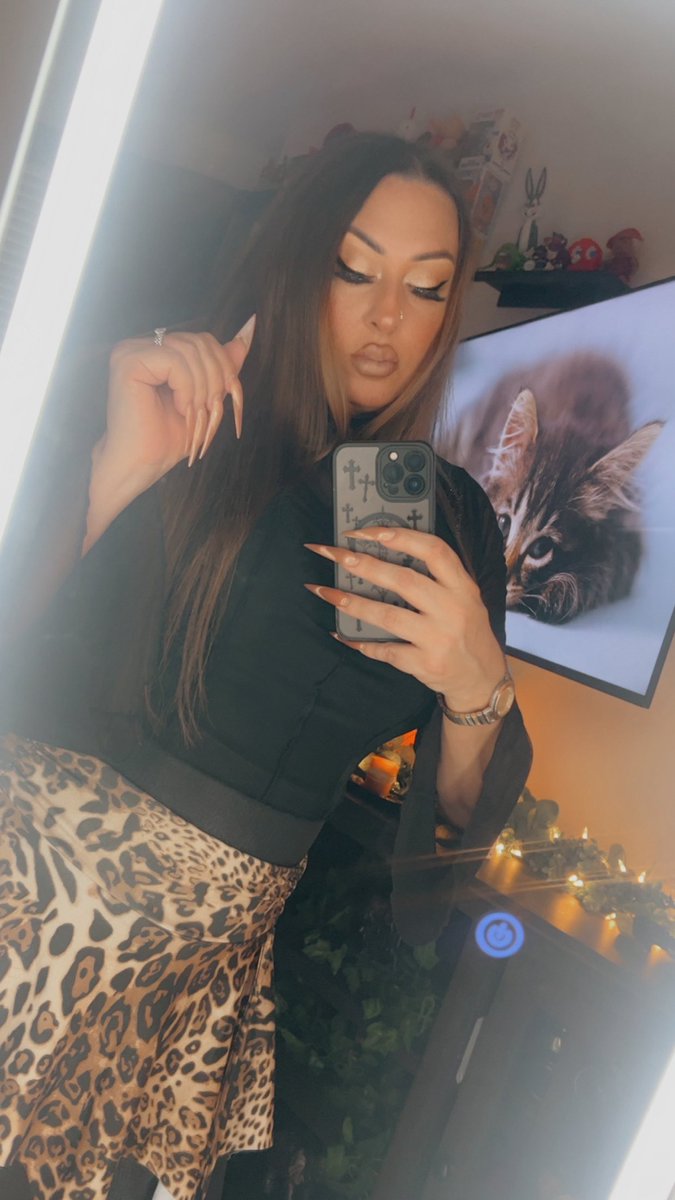 GoddessSiham's tweet photo. Going shopping for Aruba today. Pay up Cucks! https://t.co/NmKJqjTpM9